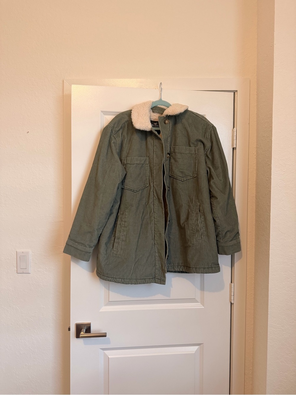 Sherpa Collar Jacket in olive green from Hollister in size XL